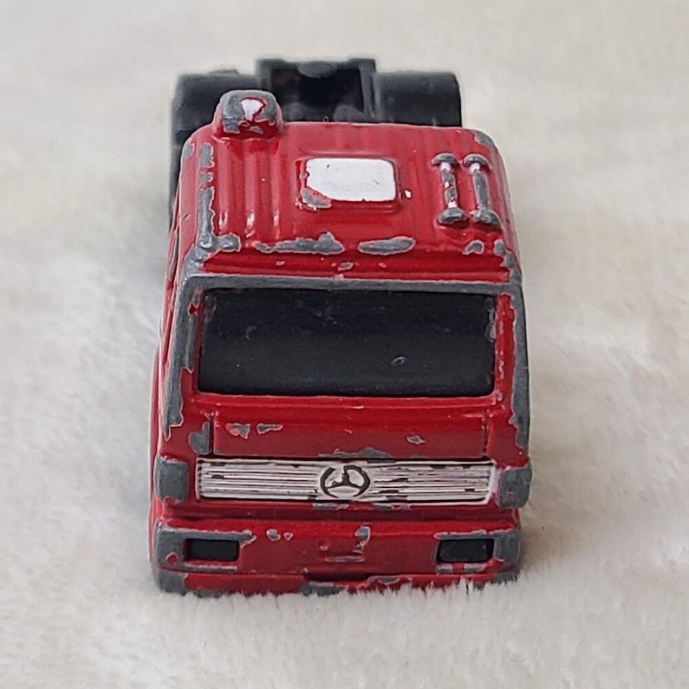 Maisto Mercedes-Benz Fire Dept Semi Truck Cab 1:64 Diecast Red Black - Picture 5 of 9